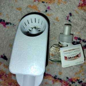 Yankee Candle wall plug in oil diffuser EUC & Chocolate chip cannoli refill New